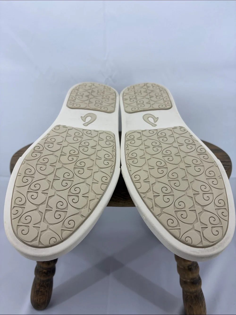 OluKai Womens Pehuea Slip-on Textured Top Slip-on Sneakers in Tapa Beige, sz 9